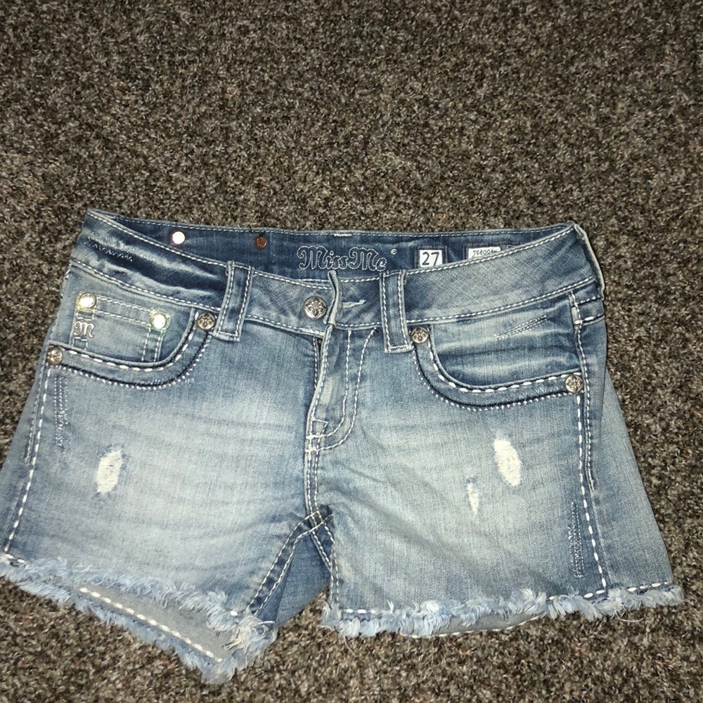 Shorts - Picture 2 of 3